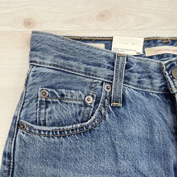 NEW Levi's Women High Rise Loose Flare Leg Blue Jeans Size 26 X 32 - Picture 6 of 16
